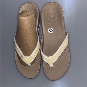Vionic 380 High Tide Sandals buttercream with Contoured Footbed